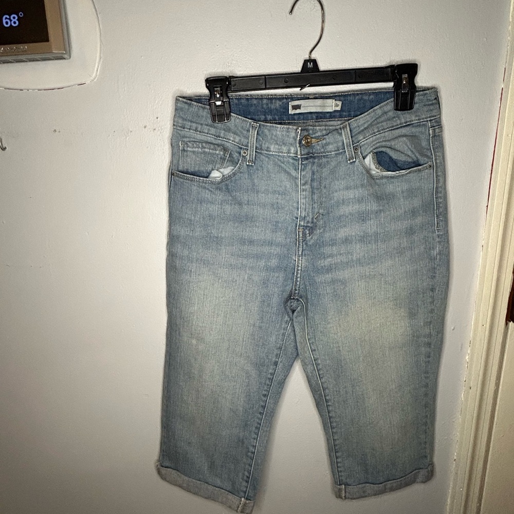 Levi’s Light Wash Denim Capri Croped Size 12 Jeans Excellent Condtion